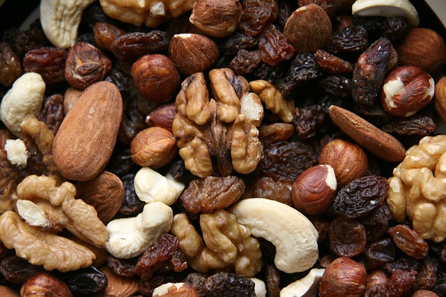 směs ořechů a ovoce